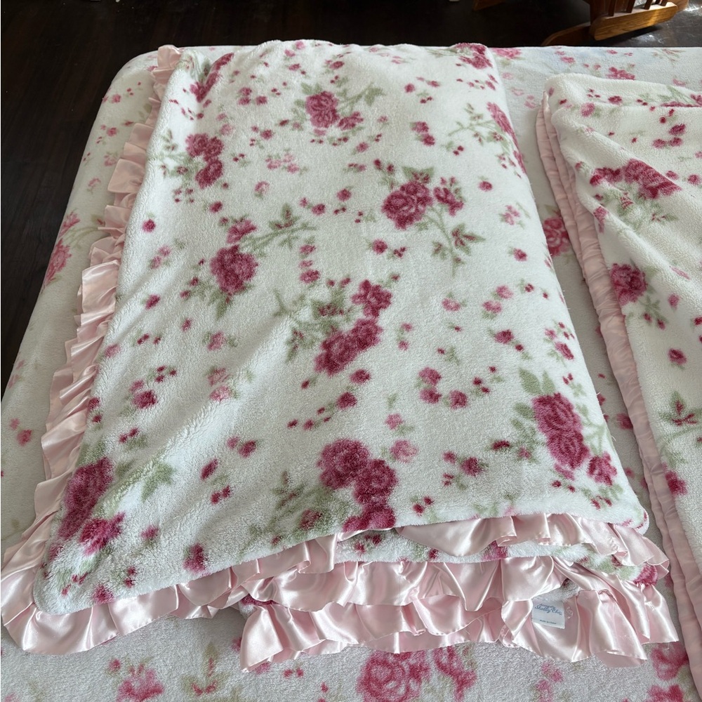 Rachel Ashwell simply shabby floral blankets - 2 ply